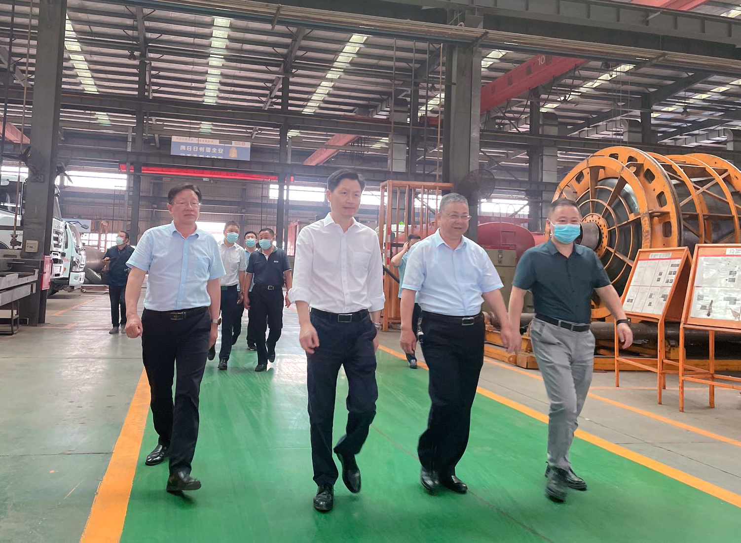 市委常委、常務(wù)副市長甘國棟一行蒞臨楚勝汽車集團(tuán)調(diào)研