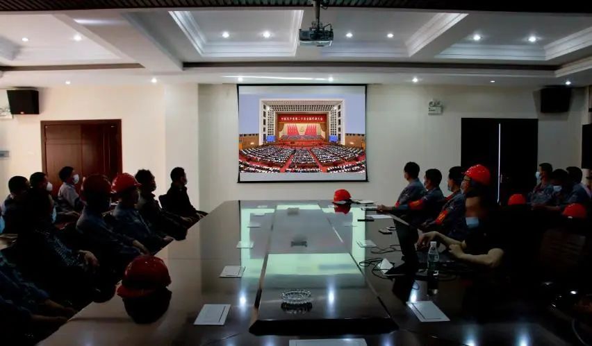 學(xué)習(xí)二十大、永遠(yuǎn)跟黨走、奮進(jìn)新征程！楚勝集團(tuán)組織全體